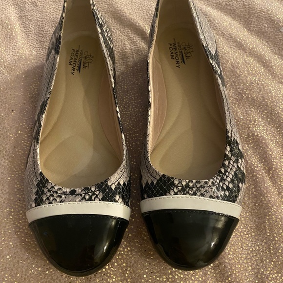 Life stride comfort flats balck and white 8 - Picture 2 of 6
